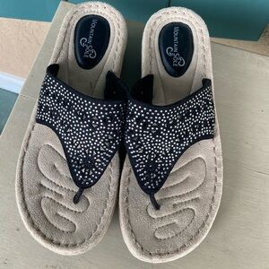 Mountain Sole flip flop sandals. Black‎ with sparkles. Size 9